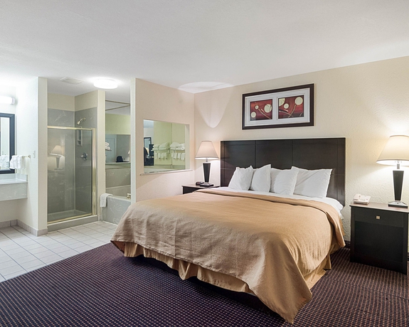 Imagen de la habitación del Hotel Econo Lodge Inn and Suites West - Energy Corridor. Foto 10