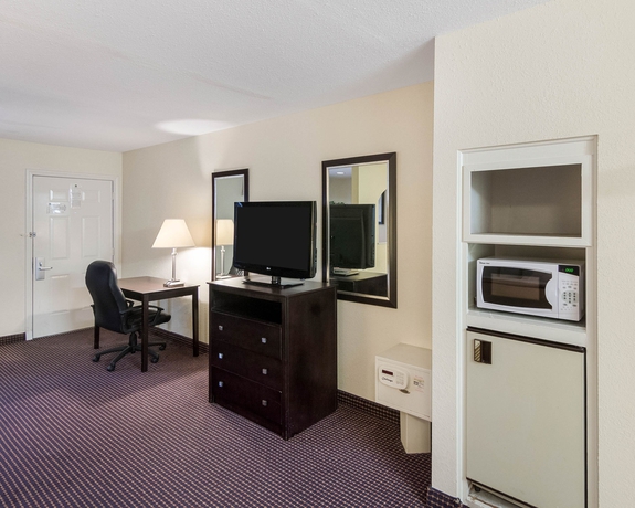 Imagen de los interiores del Hotel Econo Lodge Inn and Suites West - Energy Corridor. Foto 15