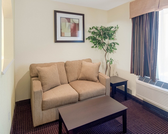Imagen de los interiores del Hotel Econo Lodge Inn and Suites West - Energy Corridor. Foto 16