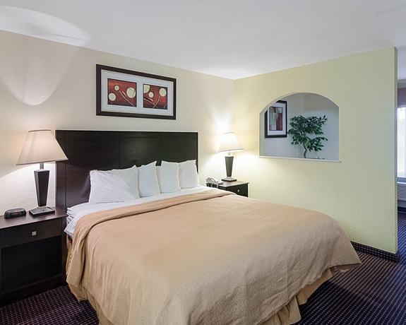 Imagen de la habitación del Hotel Econo Lodge Inn and Suites West - Energy Corridor. Foto 11
