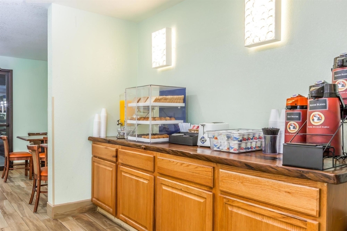 Imagen del bar/restaurante del Hotel Econo Lodge Inn and Suites Williams - Grand Canyon Area. Foto 3