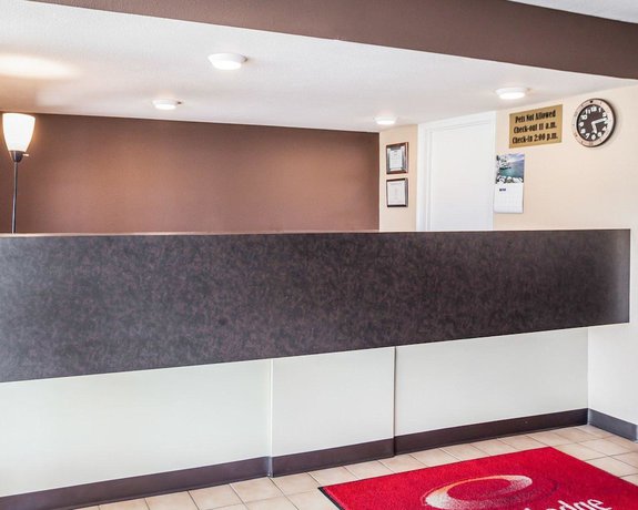 Imagen de los interiores del Hotel Econo Lodge Jefferson City. Foto 16