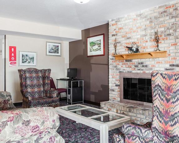 Imagen de los interiores del Hotel Econo Lodge Jefferson City. Foto 18