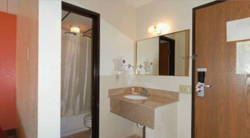 Imagen de la habitación del Hotel Econo Lodge Kansas City Downtown North. Foto 11