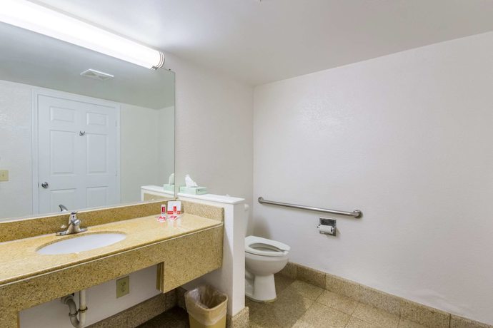 Imagen de la habitación del Hotel Econo Lodge Little Creek. Foto 8