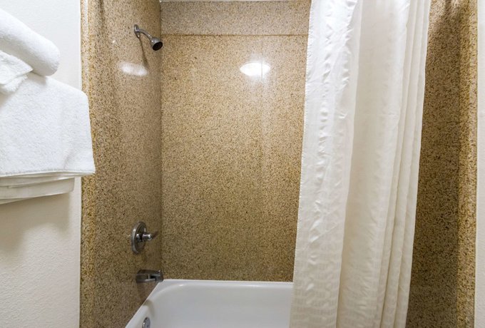 Imagen de la habitación del Hotel Econo Lodge Little Creek. Foto 13