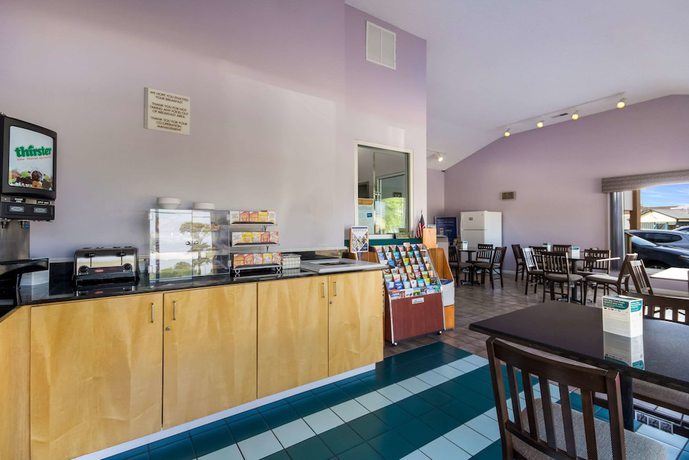 Imagen del bar/restaurante del Hotel Econo Lodge Little Creek. Foto 3