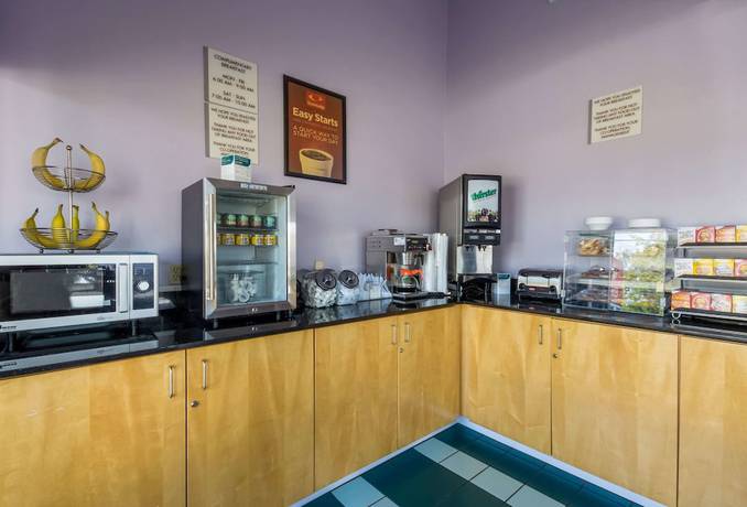 Imagen del bar/restaurante del Hotel Econo Lodge Little Creek. Foto 4