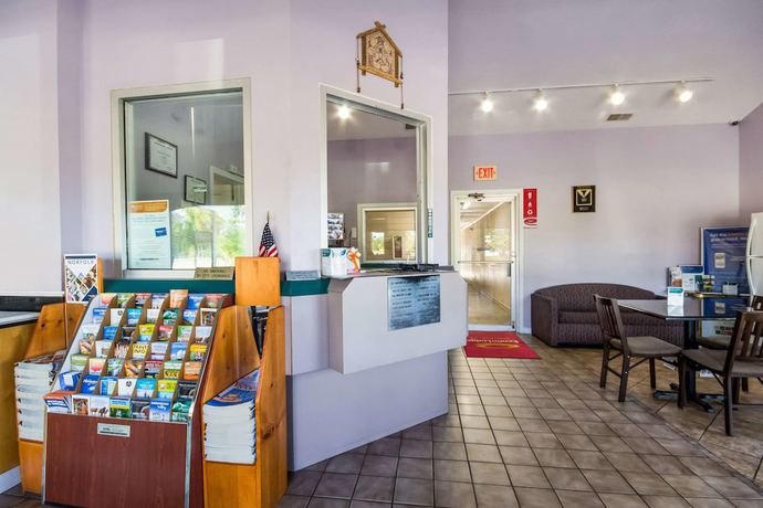 Imagen de los interiores del Hotel Econo Lodge Little Creek. Foto 20