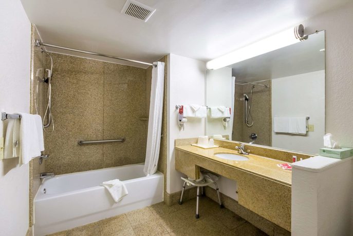 Imagen de la habitación del Hotel Econo Lodge Little Creek. Foto 17