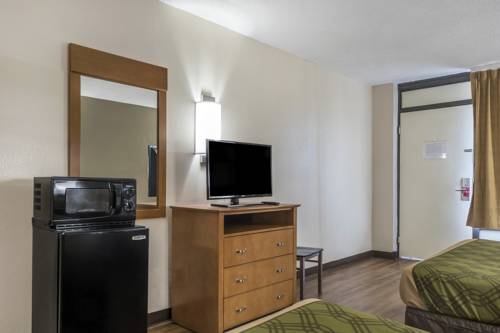 Imagen de la habitación del Hotel Econo Lodge Live Oak. Foto 3