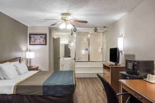 Imagen de la habitación del Hotel Econo Lodge Live Oak. Foto 11