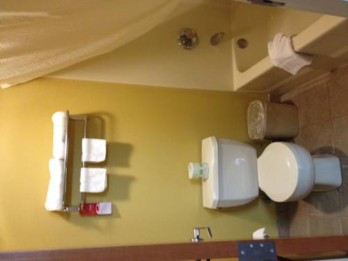 Imagen de la habitación del Hotel Econo Lodge Louisville Airport. Foto 3
