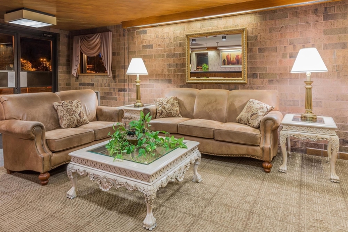 Imagen de los interiores del Hotel Econo Lodge Louisville East. Foto 12