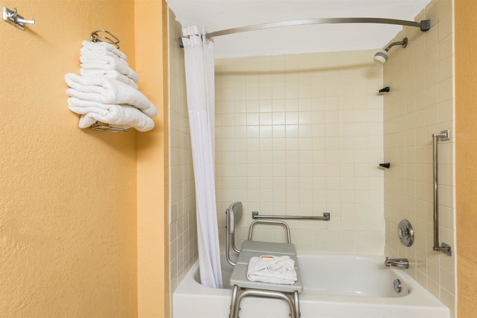 Imagen de la habitación del Hotel Econo Lodge Louisville East. Foto 8