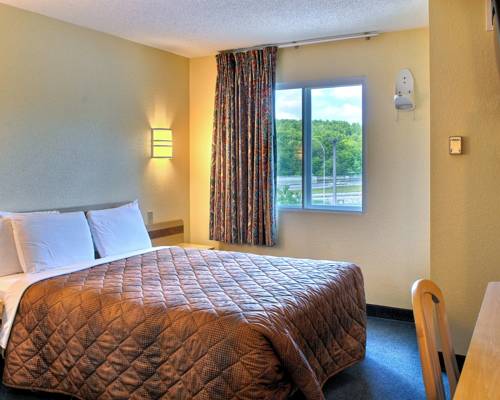 Imagen de la habitación del Hotel Econo Lodge, Meadville. Foto 8