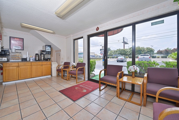 Imagen de los interiores del Hotel Econo Lodge Midtown. Foto 12