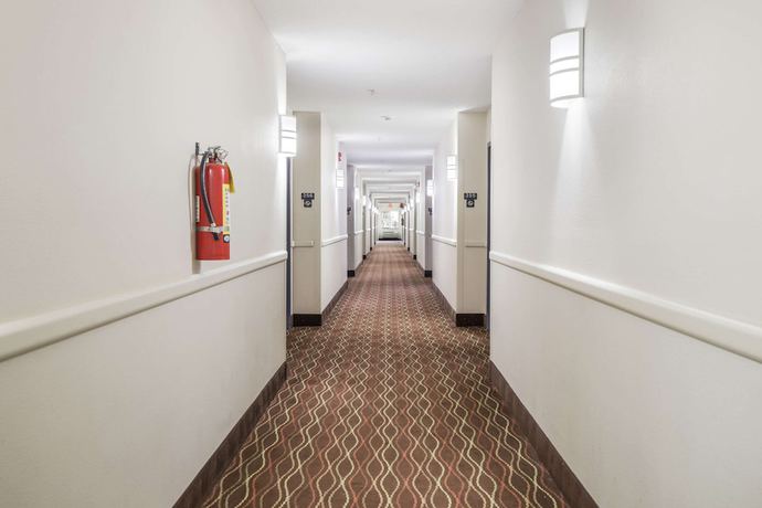Imagen de los interiores del Hotel Econo Lodge Morristown. Foto 17