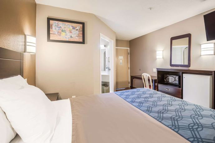 Imagen de la habitación del Hotel Econo Lodge Morristown. Foto 11