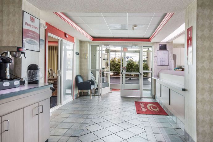 Imagen de los interiores del Hotel Econo Lodge Morristown. Foto 18
