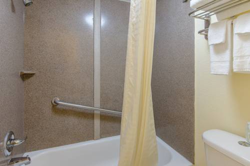 Imagen de la habitación del Hotel Econo Lodge Near Motor Speedway. Foto 14