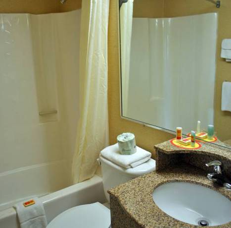 Imagen de la habitación del Hotel Econo Lodge Near Quantico Marine Base. Foto 8