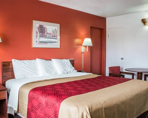 Imagen de la habitación del Hotel Econo Lodge Near The University Of Arizona. Foto 11