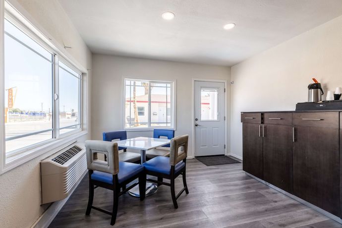 Imagen de los interiores del Hotel Econo Lodge, Needles. Foto 20