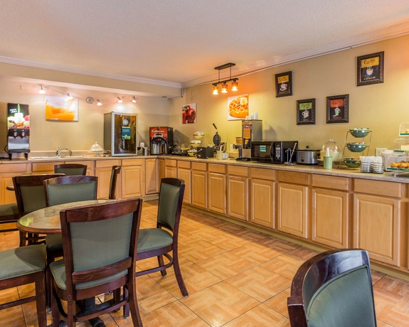 Imagen del bar/restaurante del Hotel Econo Lodge North, Aeropuerto Internacional de Charleston. Foto 2