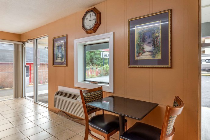 Imagen del bar/restaurante del Hotel Econo Lodge North, Charlottesville. Foto 4