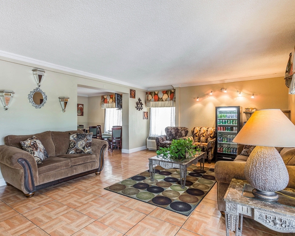 Imagen de los interiores del Hotel Econo Lodge North. Foto 9