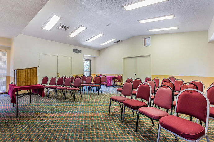 Imagen de los interiores del Hotel Econo Lodge, North Gate. Foto 12