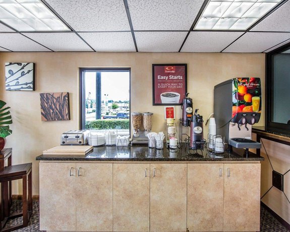 Imagen del bar/restaurante del Hotel Econo Lodge North, Knoxville. Foto 8
