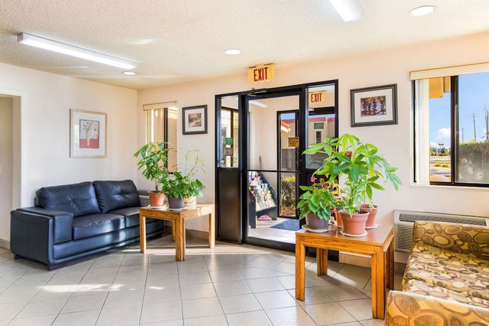 Imagen de los interiores del Hotel Econo Lodge Norwalk. Foto 17