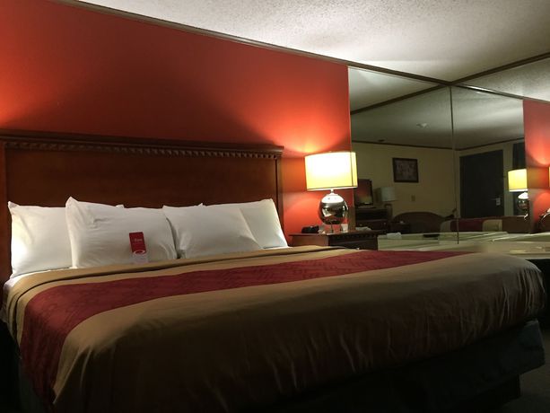 Imagen de la habitación del Hotel Econo Lodge Norwalk. Foto 6