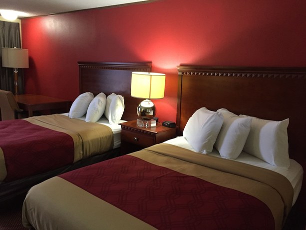 Imagen de la habitación del Hotel Econo Lodge Norwalk. Foto 7