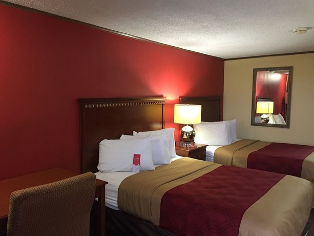 Imagen de la habitación del Hotel Econo Lodge Norwalk. Foto 10