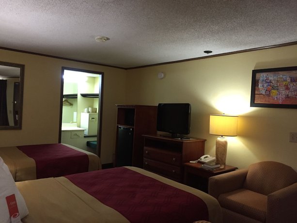 Imagen de la habitación del Hotel Econo Lodge Norwalk. Foto 16