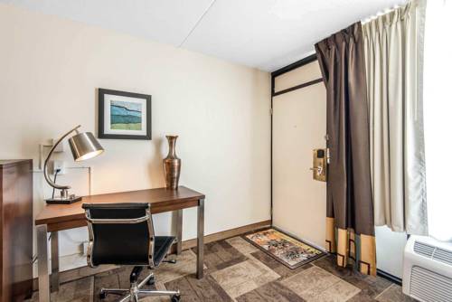 Imagen de la habitación del Hotel Econo Lodge Oak Grove. Foto 12