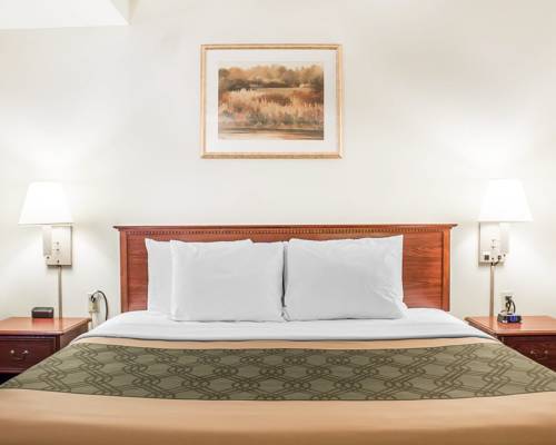 Imagen de la habitación del Hotel Econo Lodge On The Bay. Foto 4