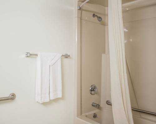 Imagen de la habitación del Hotel Econo Lodge On The Bay. Foto 8