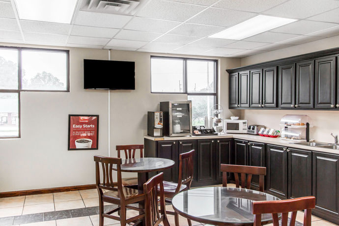 Imagen del bar/restaurante del Hotel Econo Lodge Opelika. Foto 2