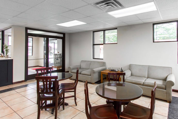 Imagen de los interiores del Hotel Econo Lodge Opelika. Foto 14