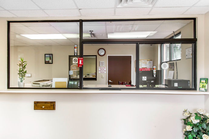 Imagen de los interiores del Hotel Econo Lodge Opelika. Foto 15