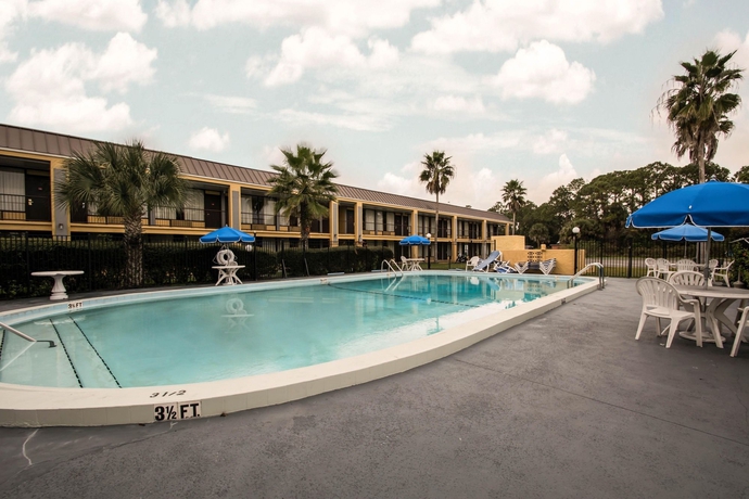 Imagen de la piscina del Hotel Econo Lodge, Ormond Beach. Foto 15