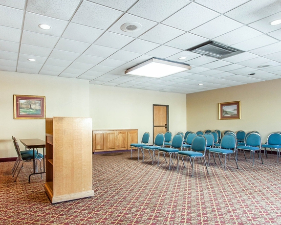 Imagen de los interiores del Hotel Econo Lodge Oxmoor. Foto 10