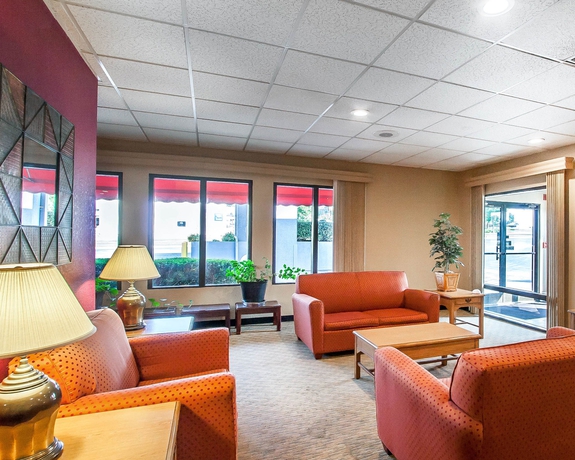 Imagen de los interiores del Hotel Econo Lodge Oxmoor. Foto 11