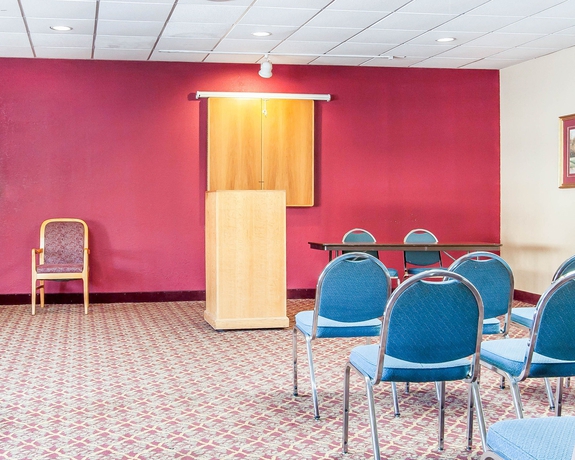 Imagen de los interiores del Hotel Econo Lodge Oxmoor. Foto 12