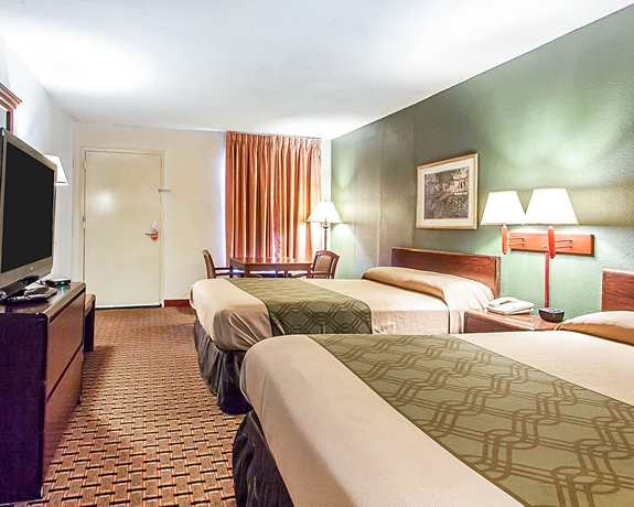 Imagen de la habitación del Hotel Econo Lodge Oxmoor. Foto 4
