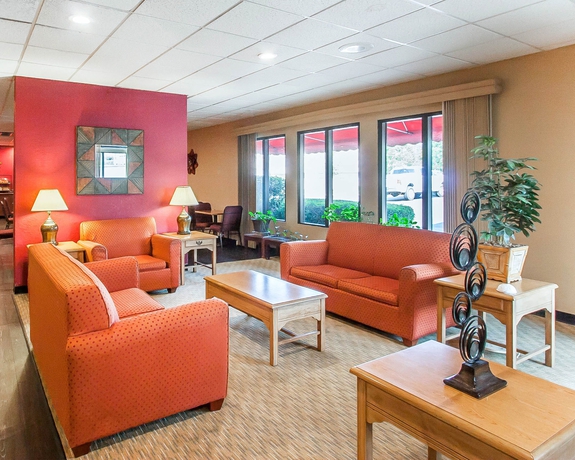 Imagen de los interiores del Hotel Econo Lodge Oxmoor. Foto 13